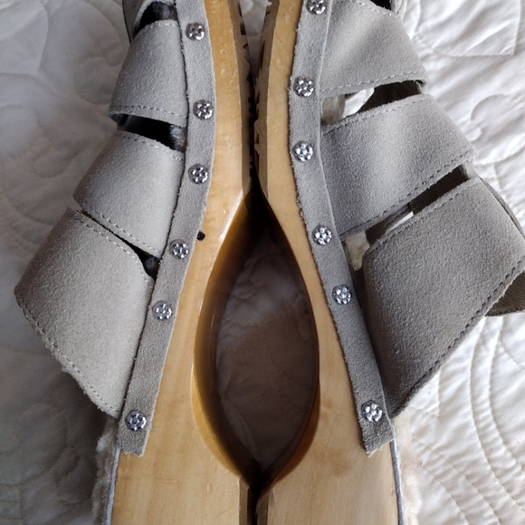 UGG AUSTRALIA WOODEN CLOGS - Picture 5 of 7